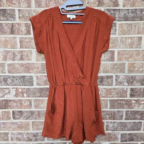 Aritzia Babaton Womens Corbett Rust Silk Romper Size S - Picture 2 of 4